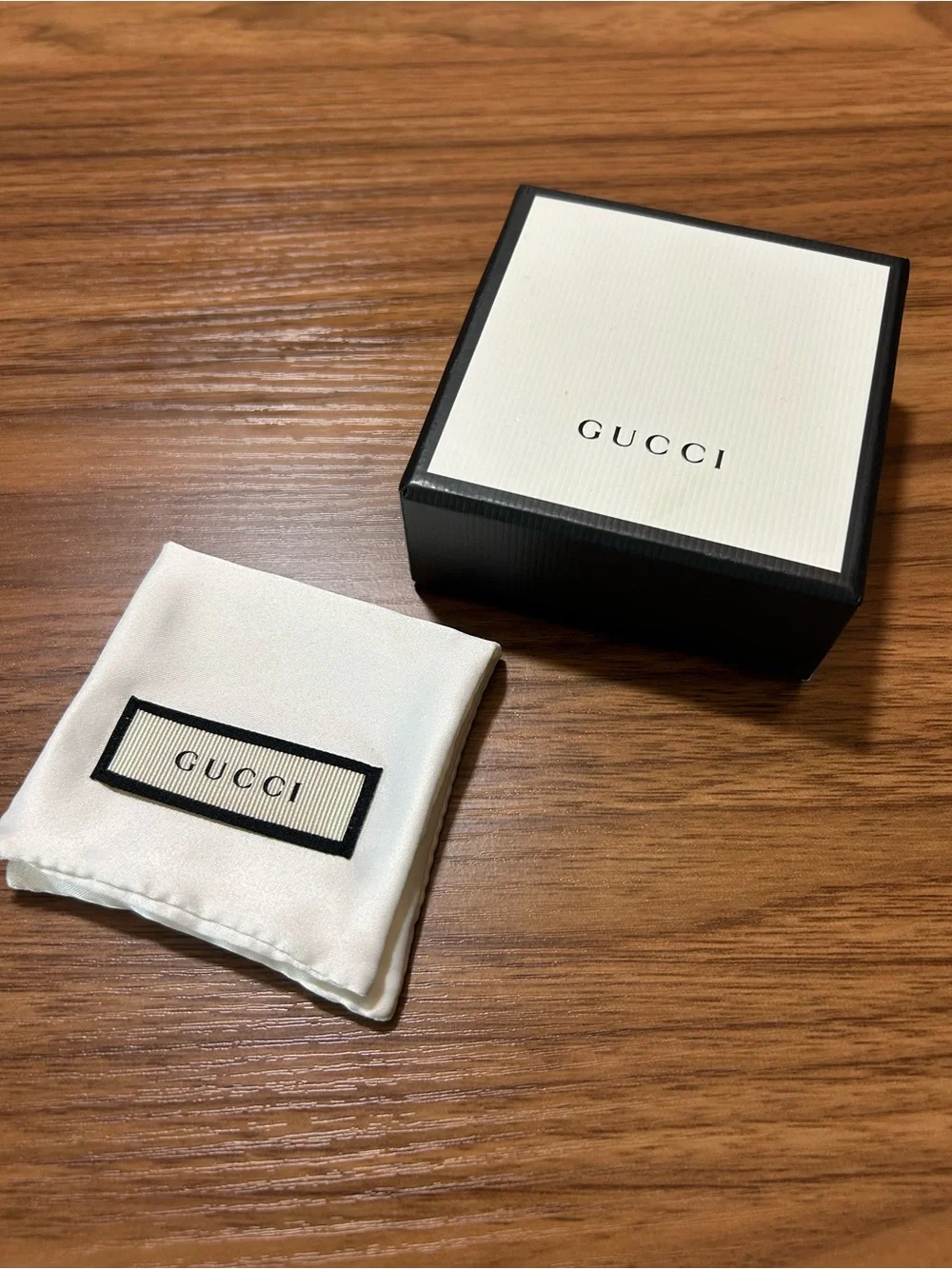 Gucci ring/ jewelry retail box with satin Pouch